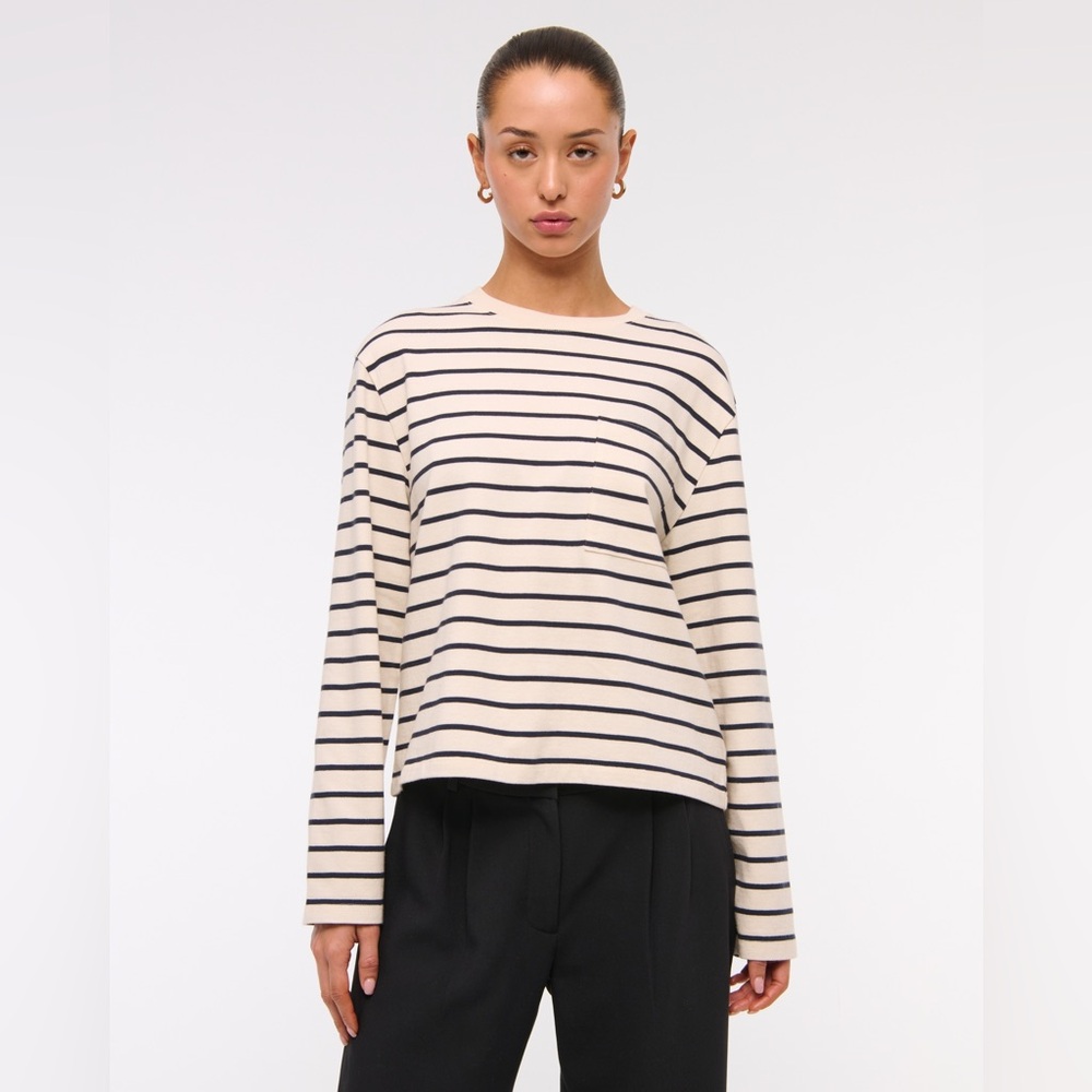 Abercrombie & Fitch Black and White Striped Sweatshirt